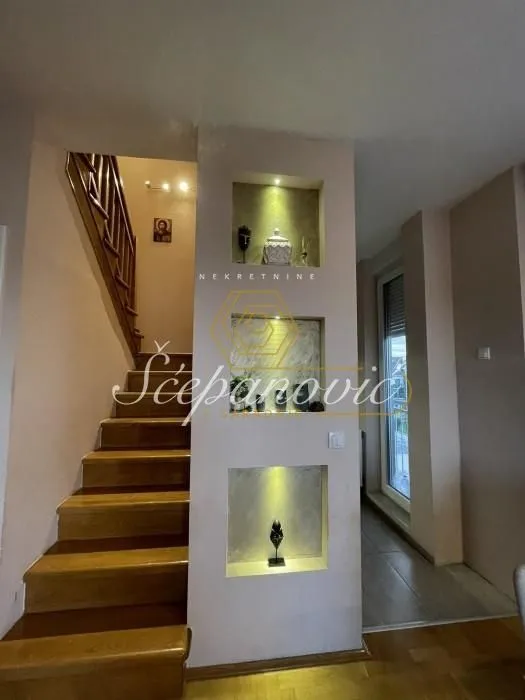 Prodaja, trosoban stan, 65m², Novo naselje, Novi Sad