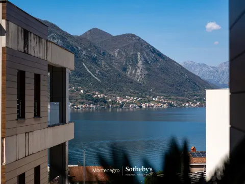 Sale, two bedroom apartment, 82m², Dobrota, Kotor - image 2