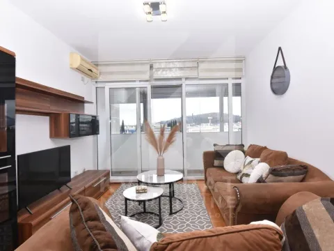 Rent, one bedroom apartment, 42m², 1 maj, Podgorica - image 2