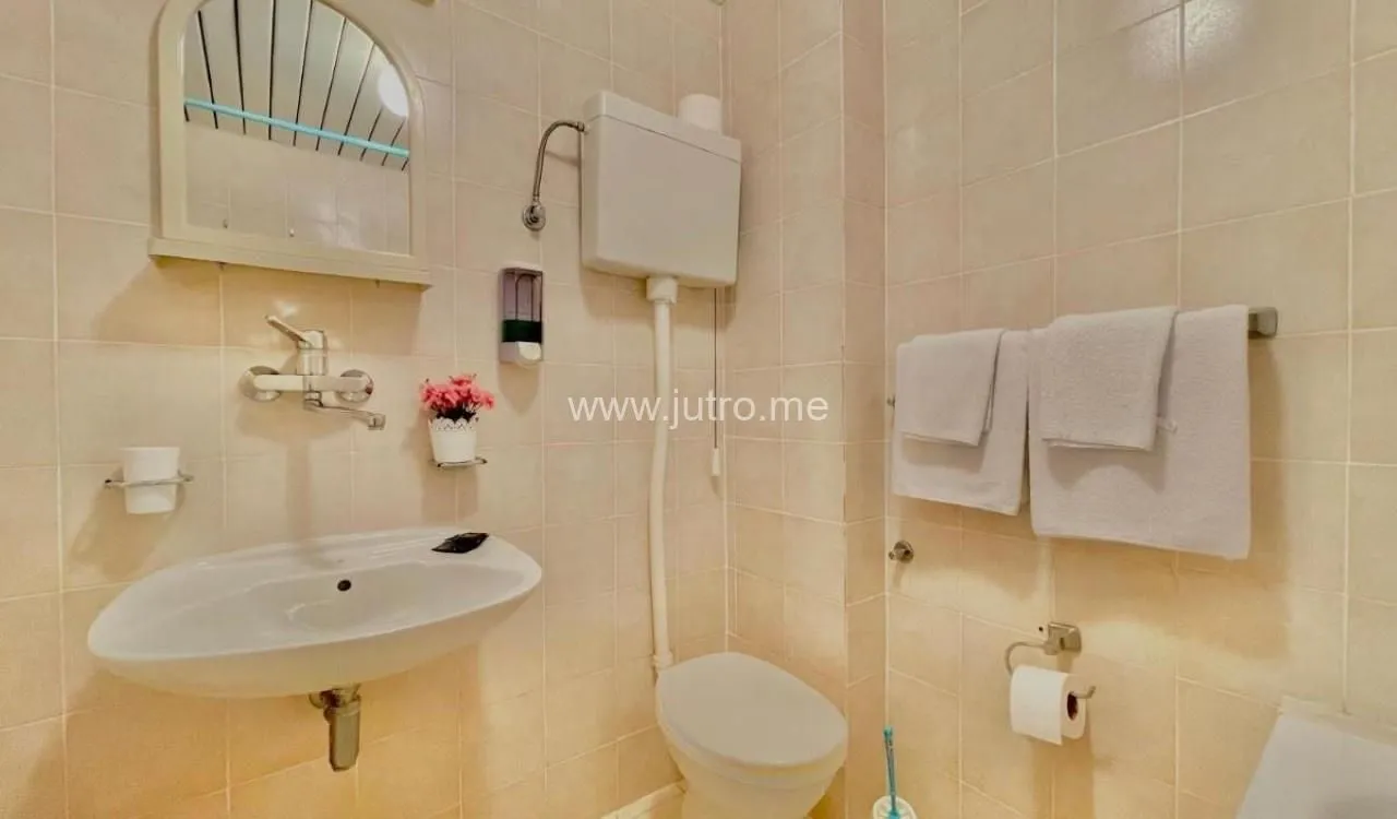 Prodaja, ugostiteljski objekat, 1300m², Centar, Budva
