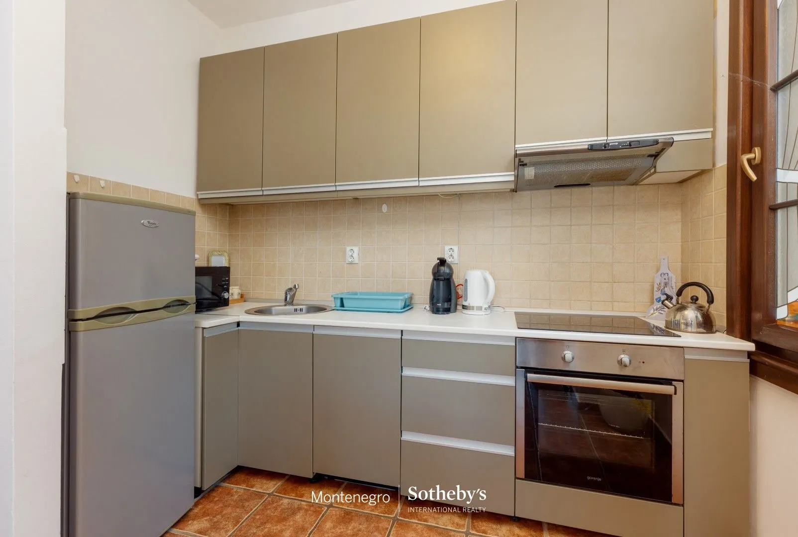 Prodaja, dvosoban stan, 84m², Kostanjica, Kotor