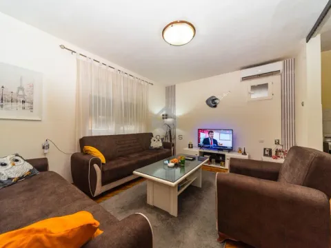 Prodaja, kuća, 83m², Tološi, Podgorica - image 1