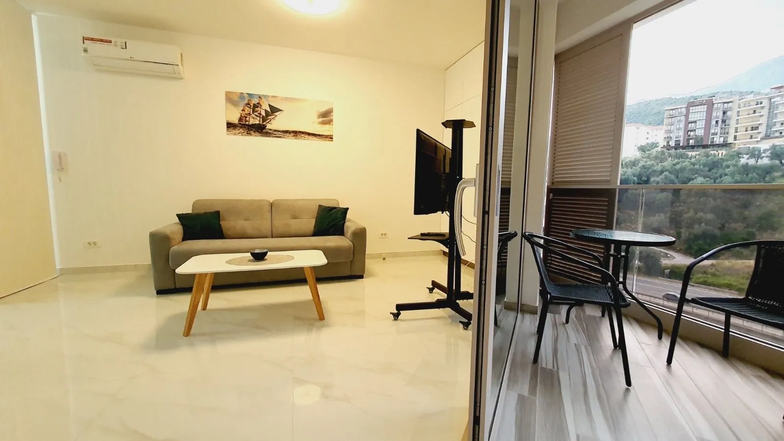 Izdavanje, jednosoban stan, 44m², Rafailovići, Budva