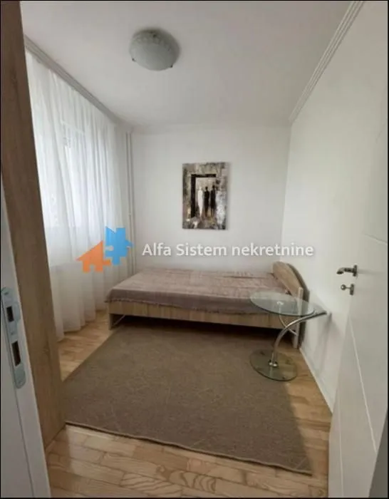 Izdavanje, četvorosoban stan, 120m², Savski Venac, Beograd