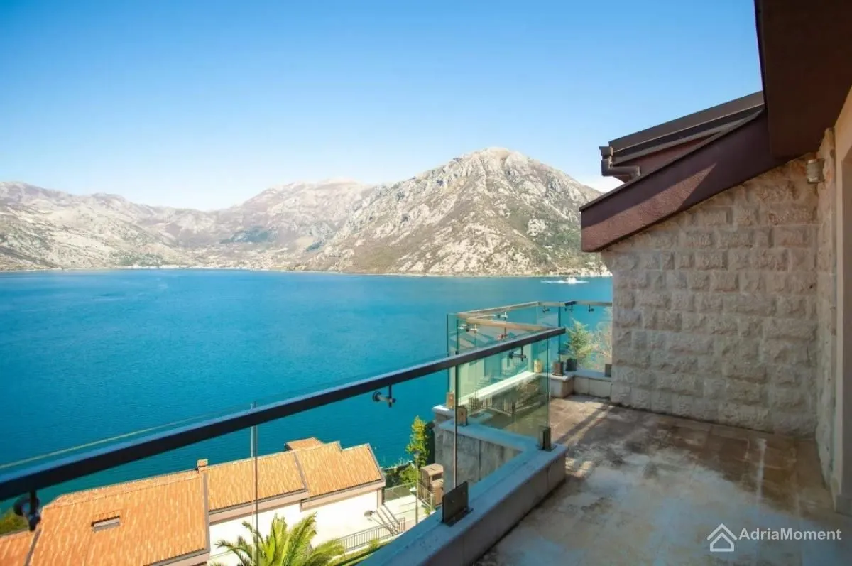 Sale, two bedroom apartment, 69m², Kostanjica, Kotor