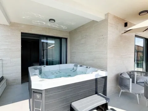 Izdavanje, kuća, 330m², Centar, Tivat - image 8