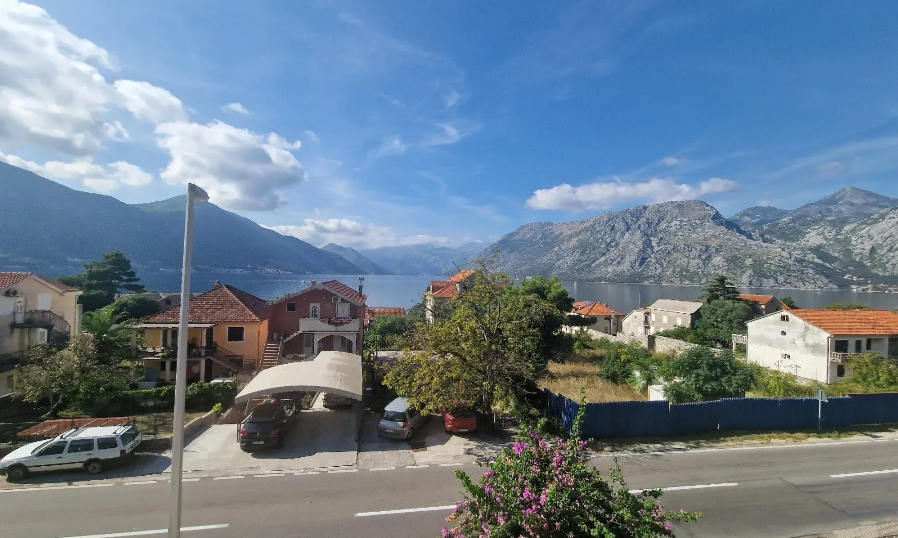Izdavanje, dvosoban stan, 130m², Kotor, Crna Gora