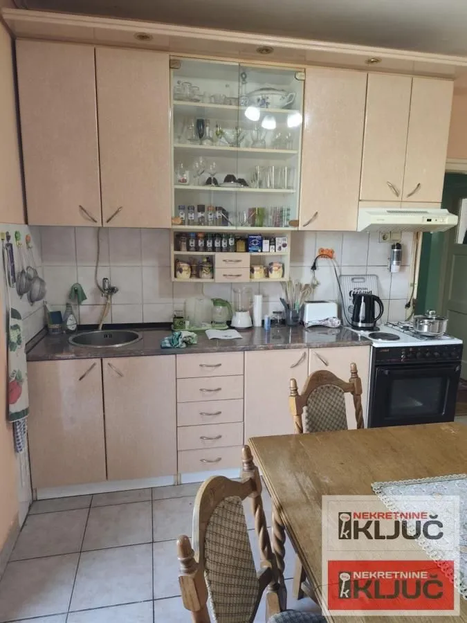 Prodaja, trosoban stan, 71m², Adamovićevo Naselje, Novi Sad Sve Podlokacije