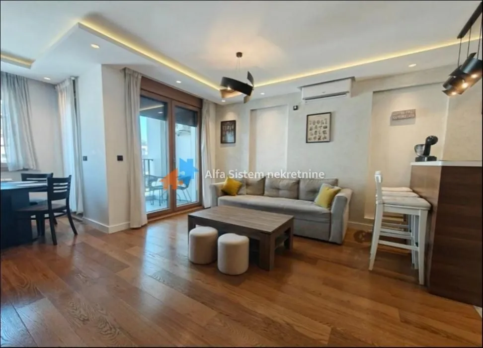 Izdavanje, stan, 56m², Južni Bulevar, Vračar Sve Podlokacije