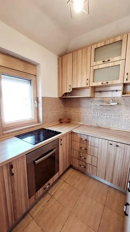 Izdavanje, jednosoban stan, 45m², Stari Aerodrom, Podgorica