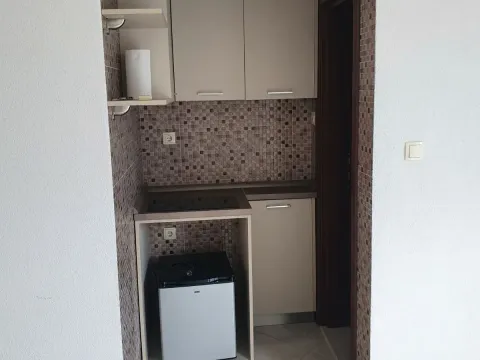 Izdavanje, poslovni prostor, 27m², Dobrota, Kotor - image 3