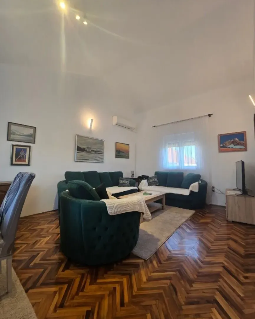 Izdavanje, dvosoban stan, 80m², Dalmatinska ulica, Podgorica