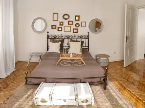 Izdavanje, trosoban stan, 141m², Kalenić Pijaca, Vračar Sve Podlokacije - image 10