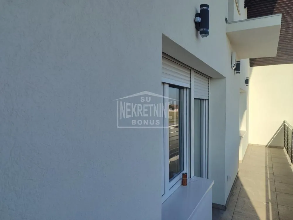 Izdavanje, trosoban stan, 160m², Mali Bajmok, Subotica