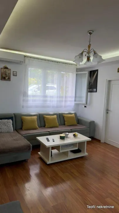 Prodaja, dvosoban stan, 61m², Kanarevo Brdo, Beograd