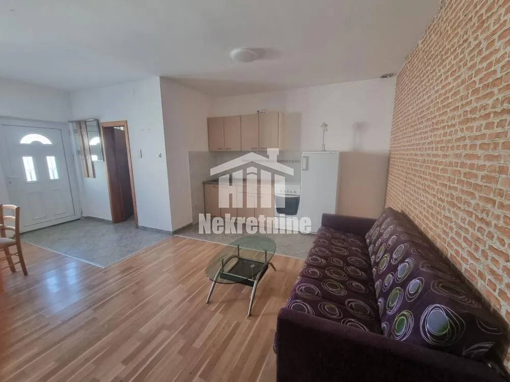 Izdavanje, dvosoban stan, 44m², Zemun Sve Podlokacije, Beograd