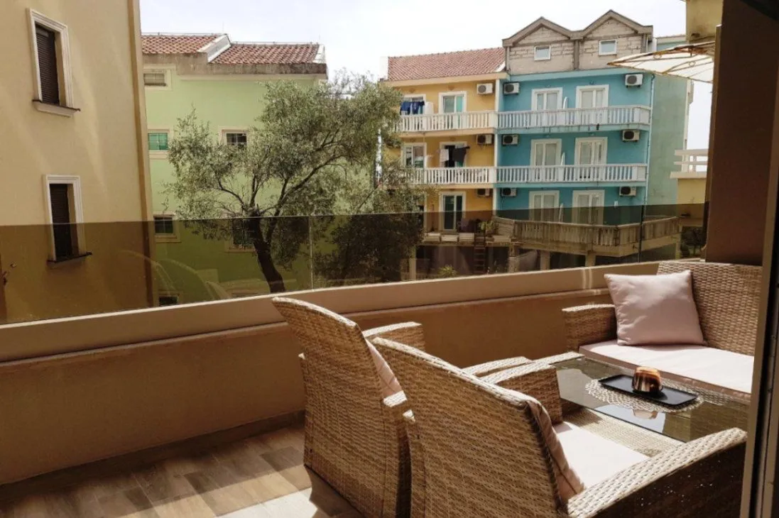 Rent, one bedroom apartment, 52m², Rafailovići, Budva