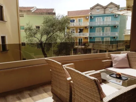 Rent, one bedroom apartment, 52m², Rafailovići, Budva - image 12