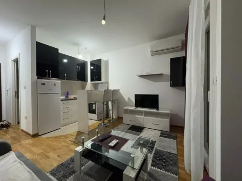 Izdavanje, garsonjera, 27m², City Kej, Podgorica - image 4
