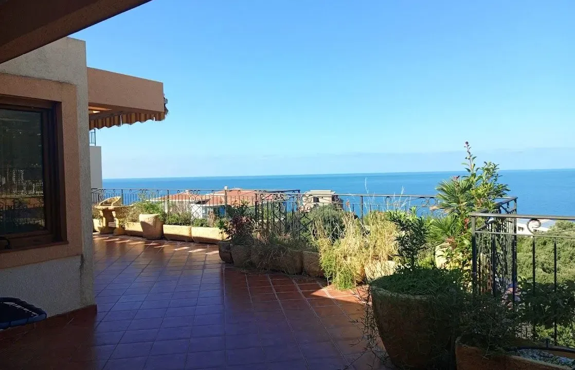 Prodaja, četvorosoban stan, 222m², Dobre Vode, Bar