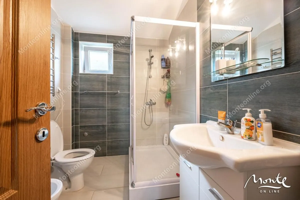 Prodaja, dvosoban stan, 83m², Prčanj, Kotor