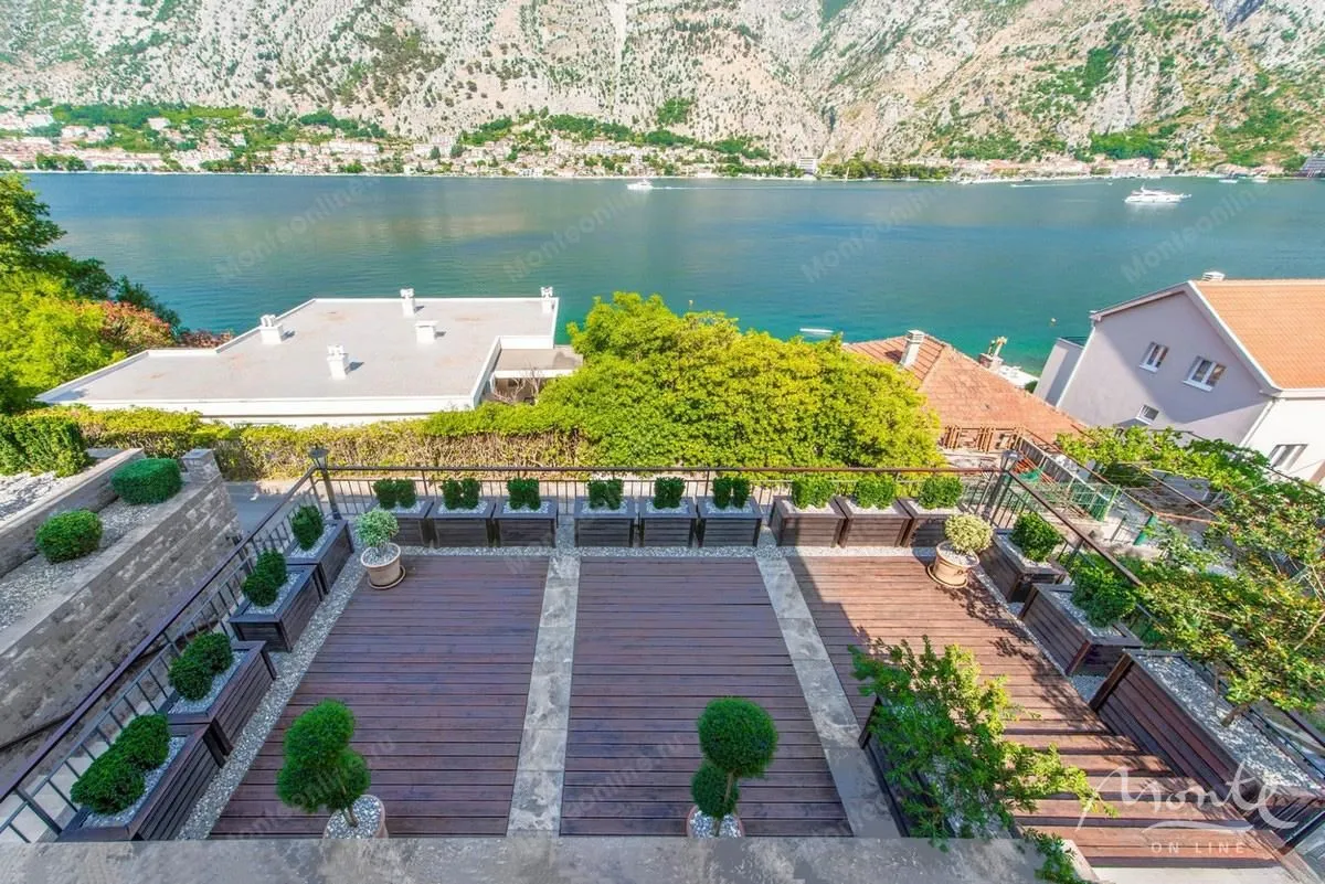 Prodaja, dvosoban stan, 174m², Muo, Kotor
