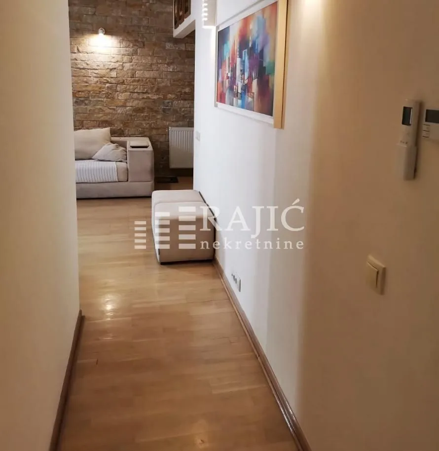 Izdavanje, trosoban stan, 66m², Čubura, Beograd