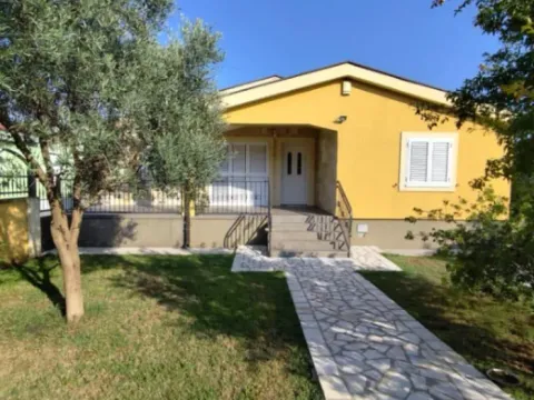  House for Rent, 165m2, Farmaci, Podgorica