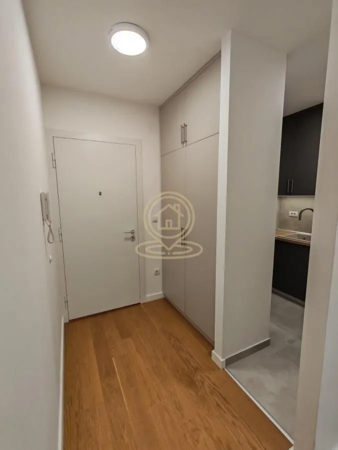 Izdavanje, poslovni prostor, 76m², Čukarica, Beograd