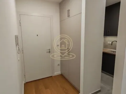 Izdavanje, poslovni prostor, 76m², Čukarica, Beograd - image 3