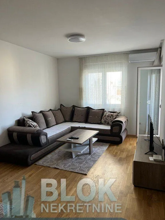 Izdavanje, jednosoban stan, 52m², Stari Aerodrom, Podgorica
