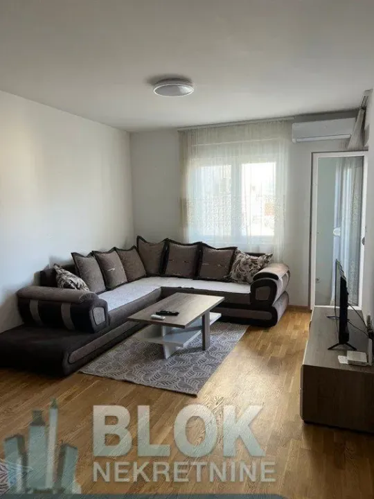 Izdavanje, jednosoban stan, 52m², Stari Aerodrom, Podgorica