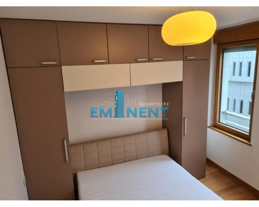 Izdavanje, trosoban stan, 82m², Slavija, Vračar Sve Podlokacije