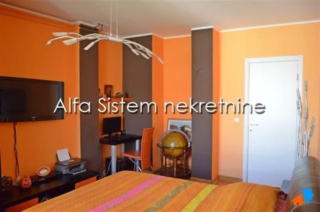 Rent, apartment, 230m², Čubura, Beograd
