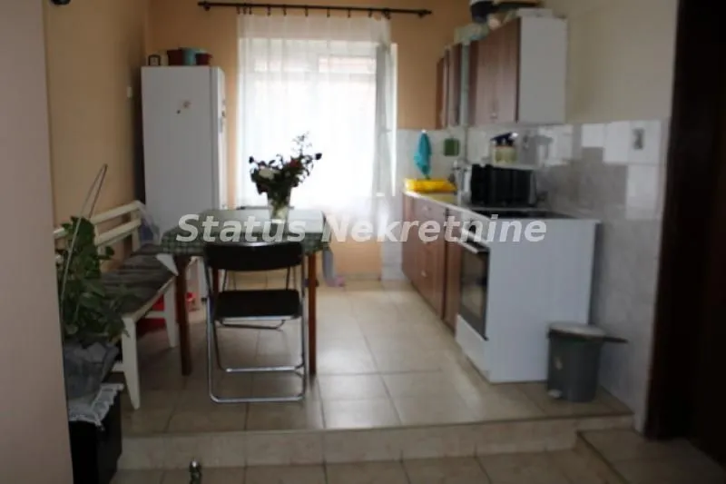 Prodaja, kuća, 242m², Novo naselje, Novi Sad