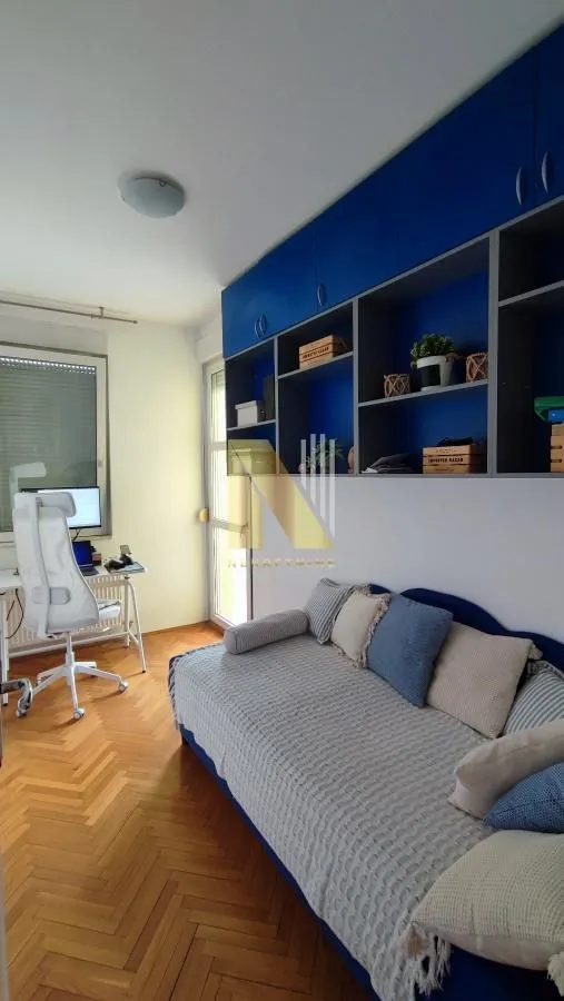 Izdavanje, dvosoban stan, 62m², Centar, Novi Sad