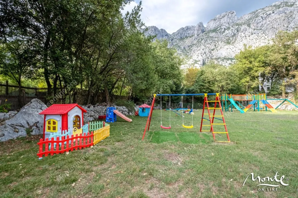 Prodaja, dvosoban stan, 105m², Orahovac, Kotor