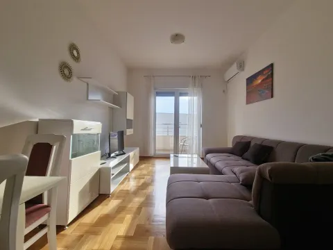 Rent, two bedroom apartment, 51m², Budva, Crna Gora - image 1