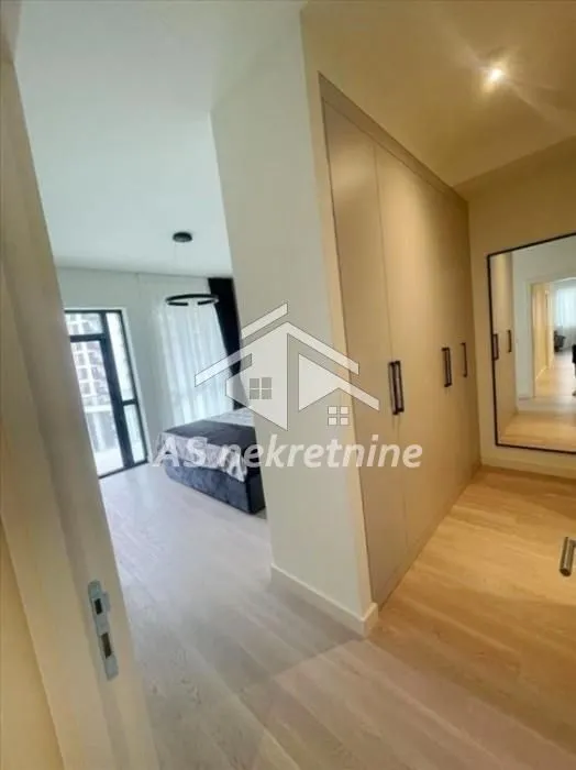 Izdavanje, četvorosoban stan, 111m², Savski Venac, Beograd