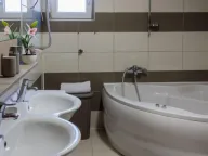 Rent, three bedroom apartment, 150m², Tivat, Crna Gora - image 12