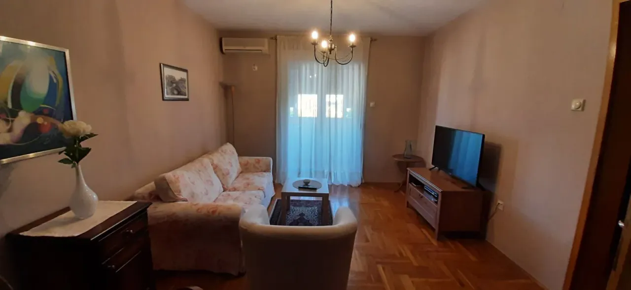 Izdavanje, jednosoban stan, 43m², Krivi Most, Podgorica