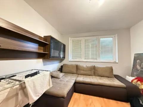 Izdavanje, dvosoban stan, 80m², Centar, Cetinje - image 10