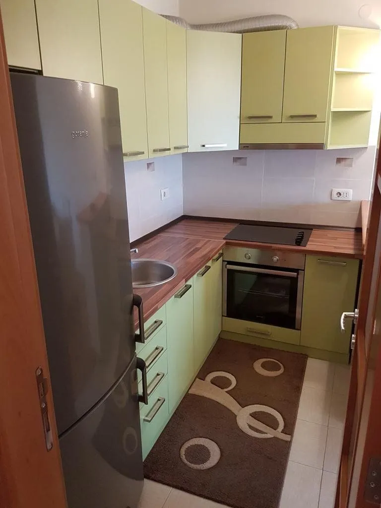 Izdavanje, dvosoban stan, 81m², Centar, Podgorica