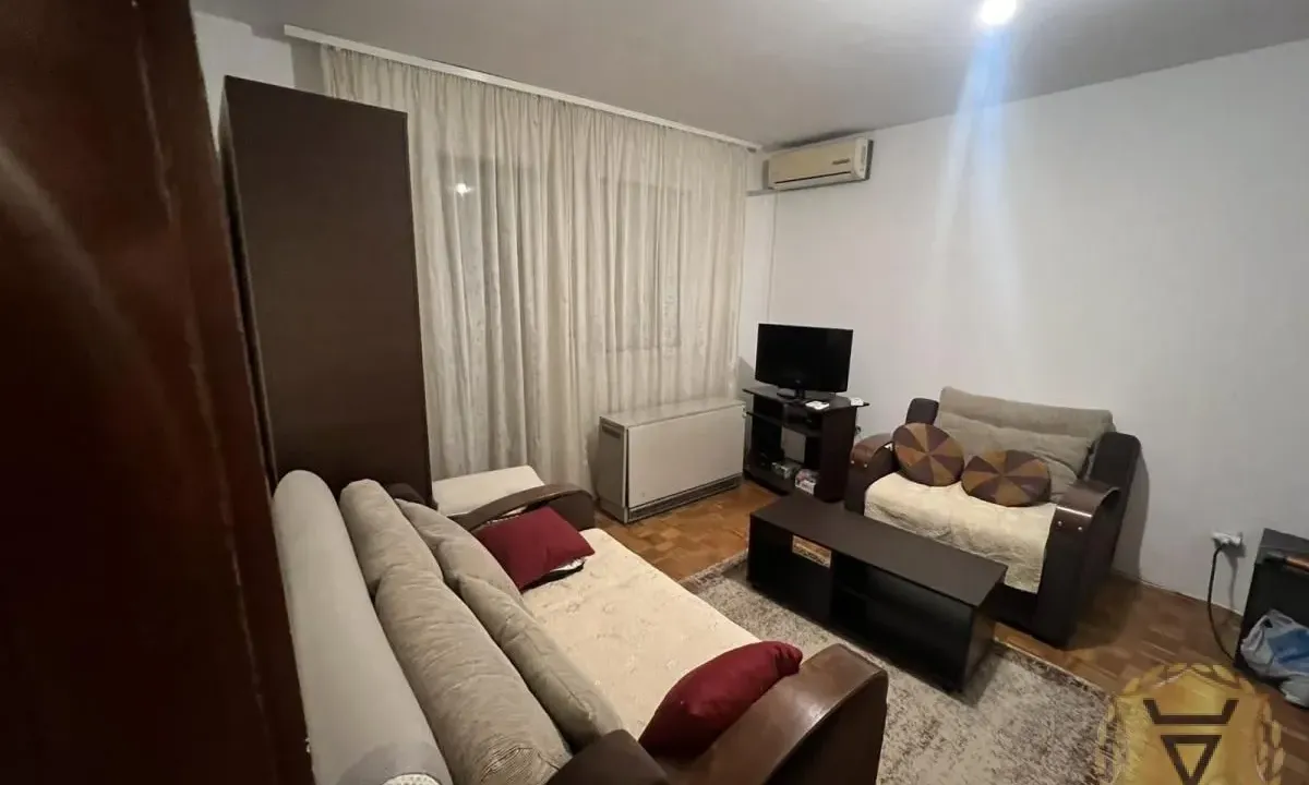 Izdavanje, trosoban stan, 75m², Banovo Brdo, Beograd