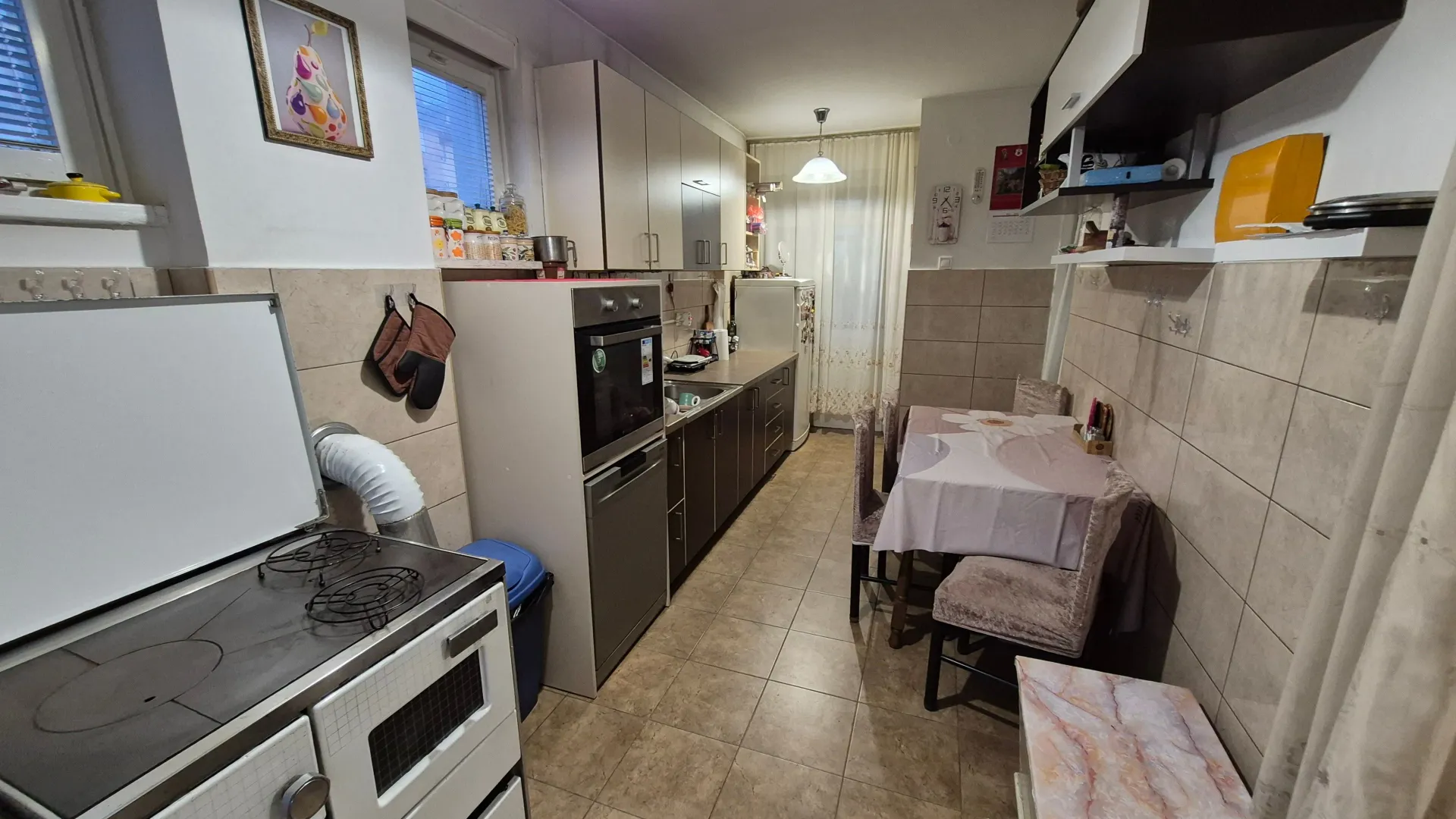 Prodaja, trosoban stan, 95m², Centar, Nikšić