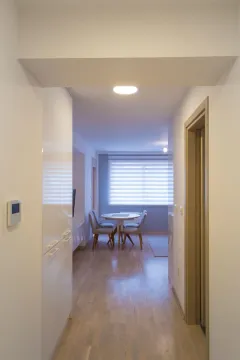 Rent, one bedroom apartment, 50m², Budva, Crna Gora - image 11
