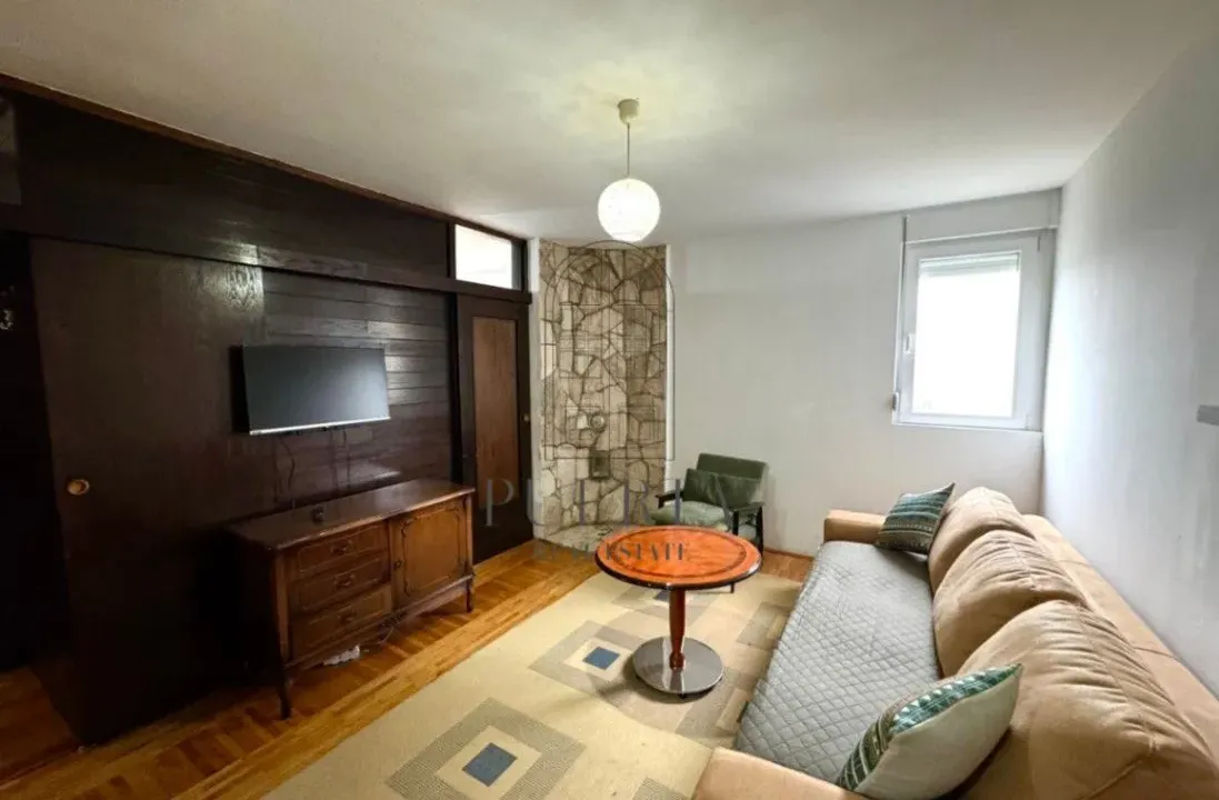 Izdavanje, dvosoban stan, 45m², Blok 5, Podgorica