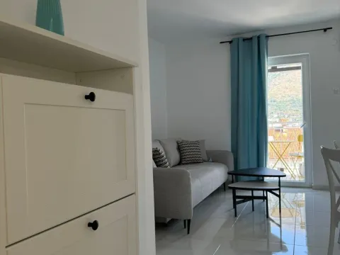 Izdavanje, garsonjera, 28m², Stoliv, Kotor - image 3