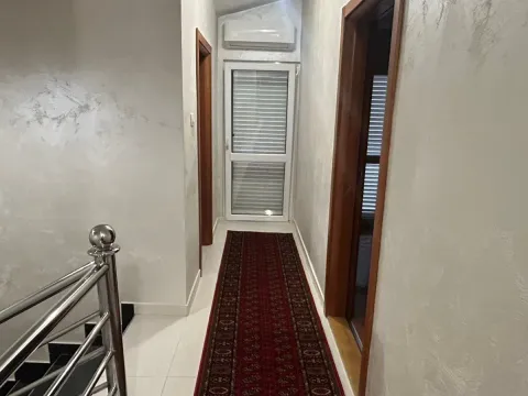 Izdavanje, kuća, 220m², Konik, Podgorica - image 12