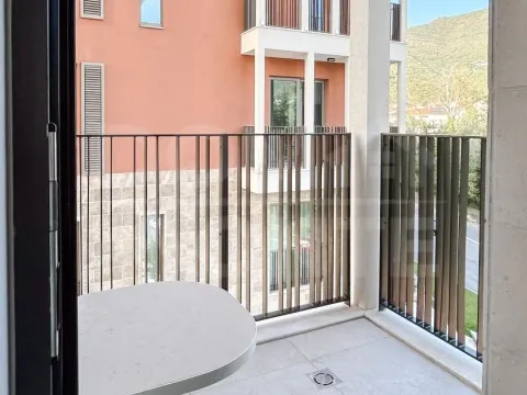 Izdavanje, jednosoban stan, 40m², Boka Place, Tivat - image 3